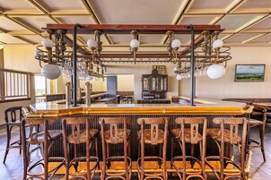 Apartment | Bar (on property)