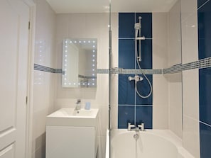 Shower - 10 Dartmouth House (Dartmouth)