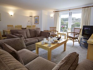 Living area - 10 Dartmouth House (Dartmouth)