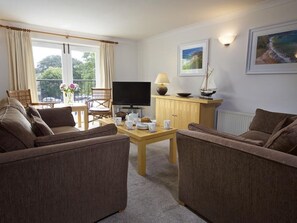 Living area - 10 Dartmouth House (Dartmouth)