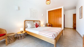 2 bedrooms, iron/ironing board, travel cot, free WiFi