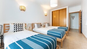 2 bedrooms, iron/ironing board, travel cot, free WiFi
