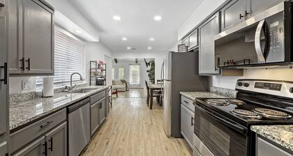 Charming 3-bedroom house with WiFi, AC in delightful Fort Worth