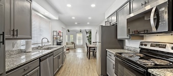 Charming 3-bedroom house with WiFi, AC in delightful Fort Worth