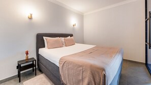 1 bedroom, iron/ironing board, free WiFi, bed sheets - Estúdio Moderno c/Varanda - Salgados by Lovelystay (Vale Rebelho)