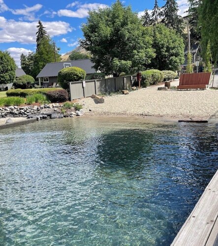 Peterson's Waterfront 2-Bed and Bath Condo with full lake access, pool, hot tub