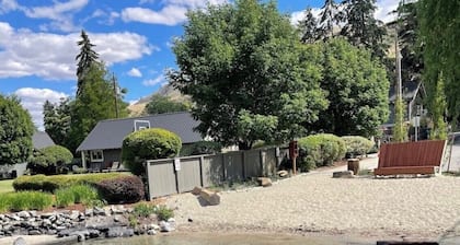 Peterson's Waterfront 2-Bed and Bath Condo with full lake access, pool, hot tub