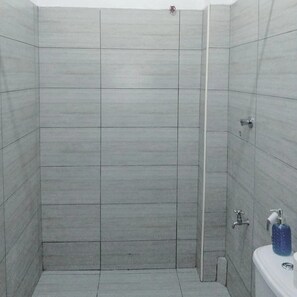 Dusche, Handtücher, Seife, Toilettenpapier