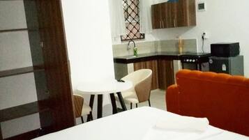 1 camera, ferro/asse da stiro, Wi-Fi, lenzuola