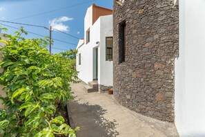 Exterior detail - Apartment 'Rosi-1' with Private Terrace, Wi-Fi and Air Conditioning (Frontera)