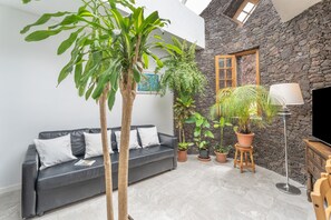 TV - Apartment 'Rosi-1' with Private Terrace, Wi-Fi and Air Conditioning (Frontera)