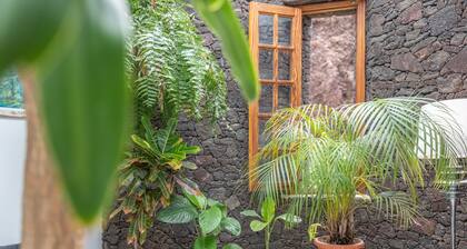 Apartment 'Rosi-1' with Private Terrace, Wi-Fi and Air Conditioning