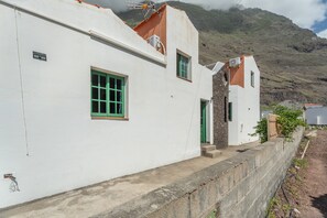 Exterior - Apartment 'Rosi-1' with Private Terrace, Wi-Fi and Air Conditioning (Frontera)