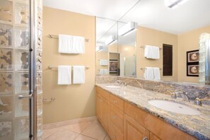 公寓客房 (4 Bedrooms) | 浴室 | 淋浴設備、名牌盥洗用品