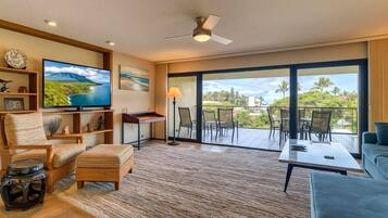 Condo (4 Bedrooms) | Sala de estar | TV