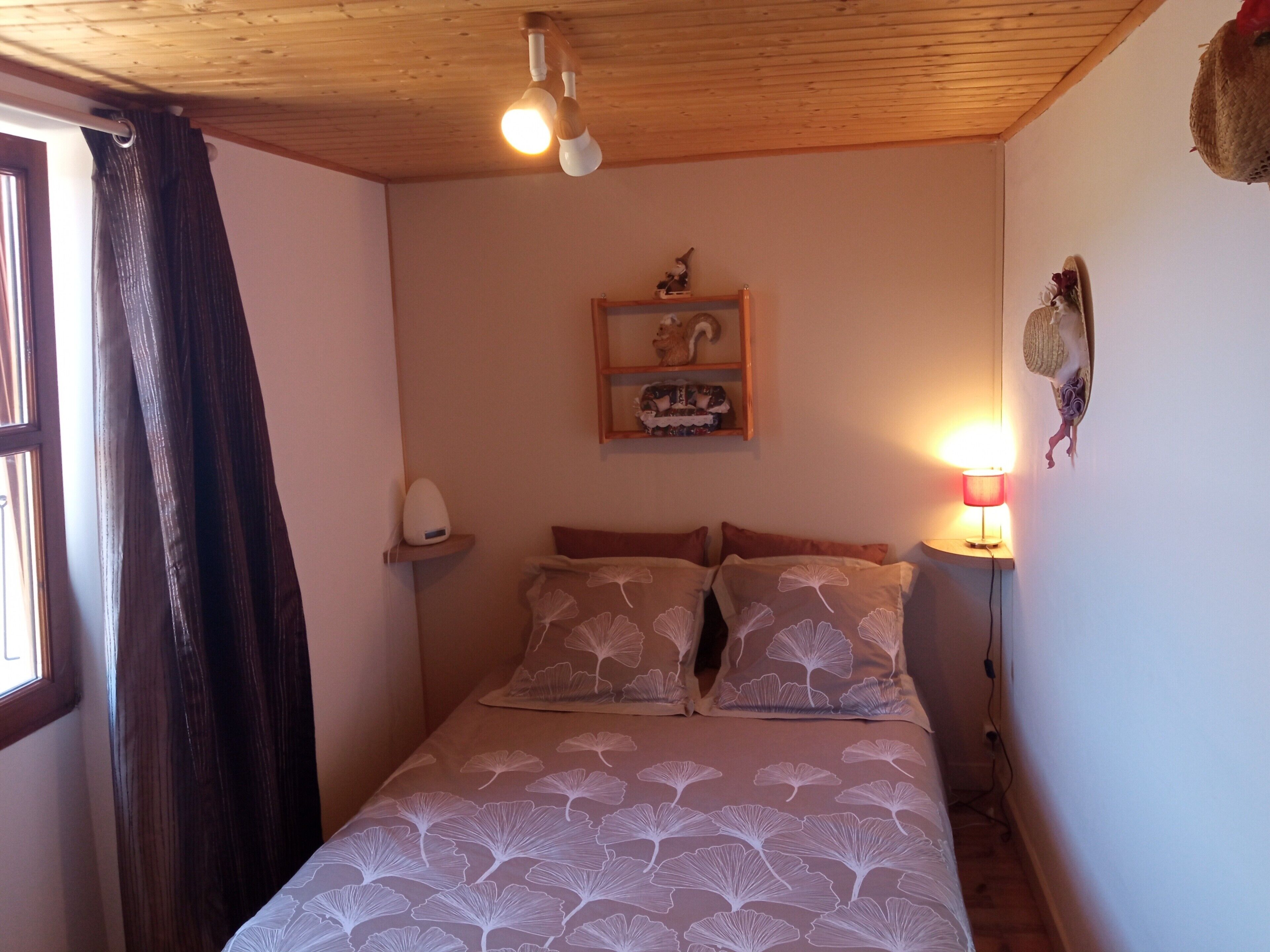 2 makuuhuonetta, silitysrauta/-lauta, ilmainen Wi-Fi, vuodevaatteet