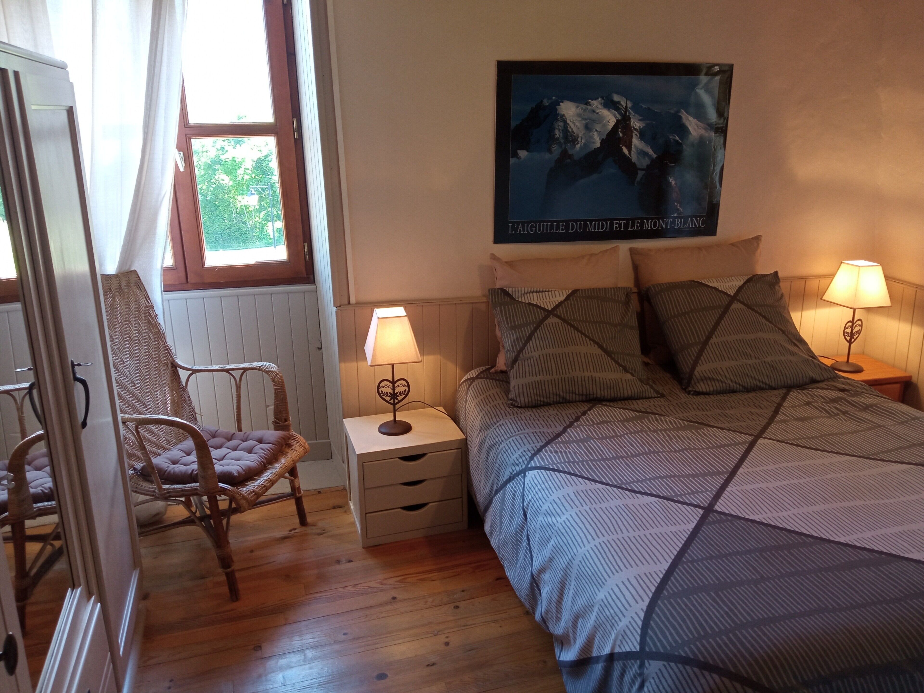 2 habitaciones, tabla de planchar con plancha y wifi gratis 