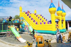 Children's play area - outdoor - Hotel Luna Nakuru (Nakuru)