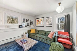 Televisión y oficina 