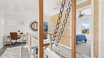 2 slaapkamers, een bureau, een strijkplank/strijkijzer, gratis wifi