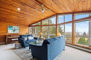 Unclassified image, 4 of 57, button