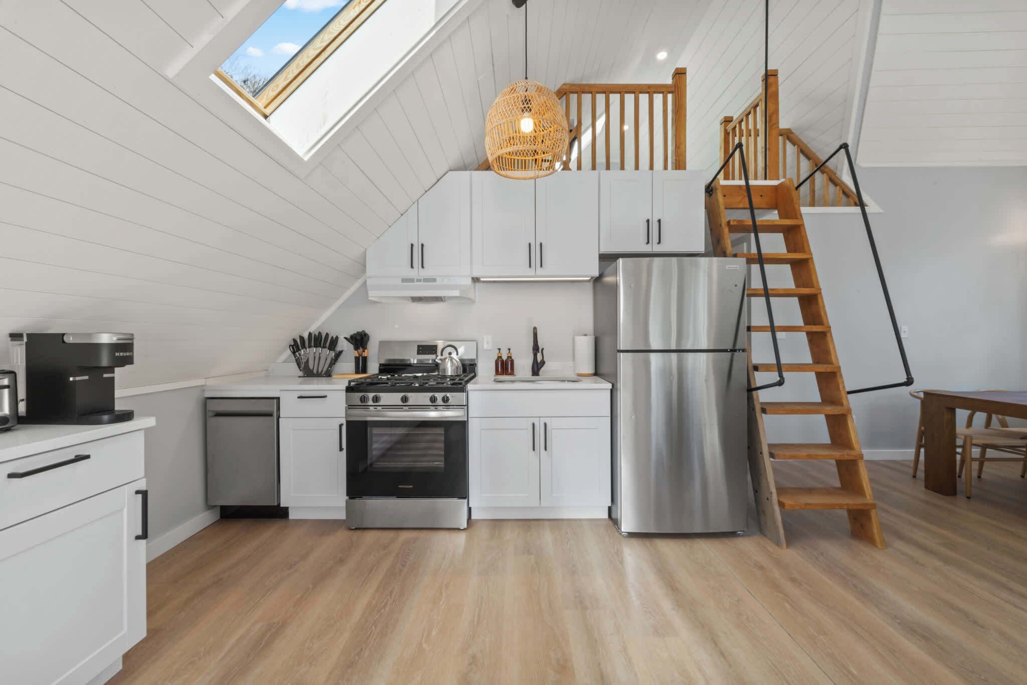 Fridge, stovetop, dishwasher, coffee/tea maker