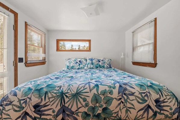 4 bedrooms, WiFi, bed sheets