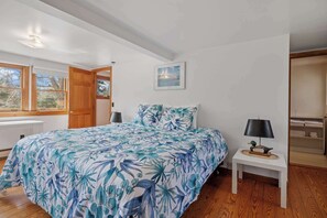 4 bedrooms, WiFi, bed sheets - Three Sisters Retreat (Surry)