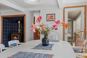 Dining - Three Sisters Retreat (Surry)