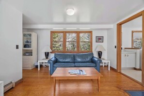 TV - Three Sisters Retreat (Surry)