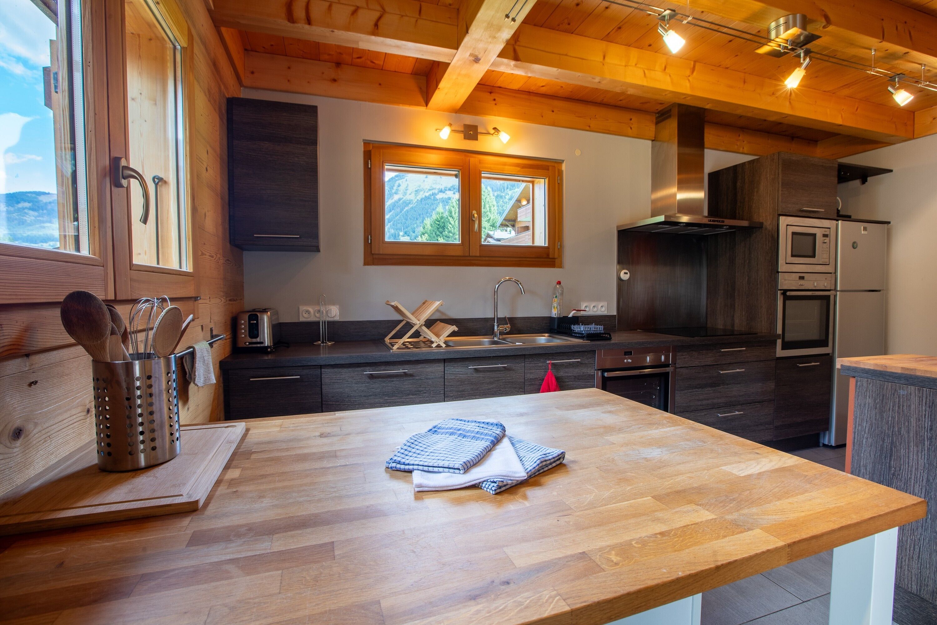 冰箱、微波炉、烤箱、炉灶