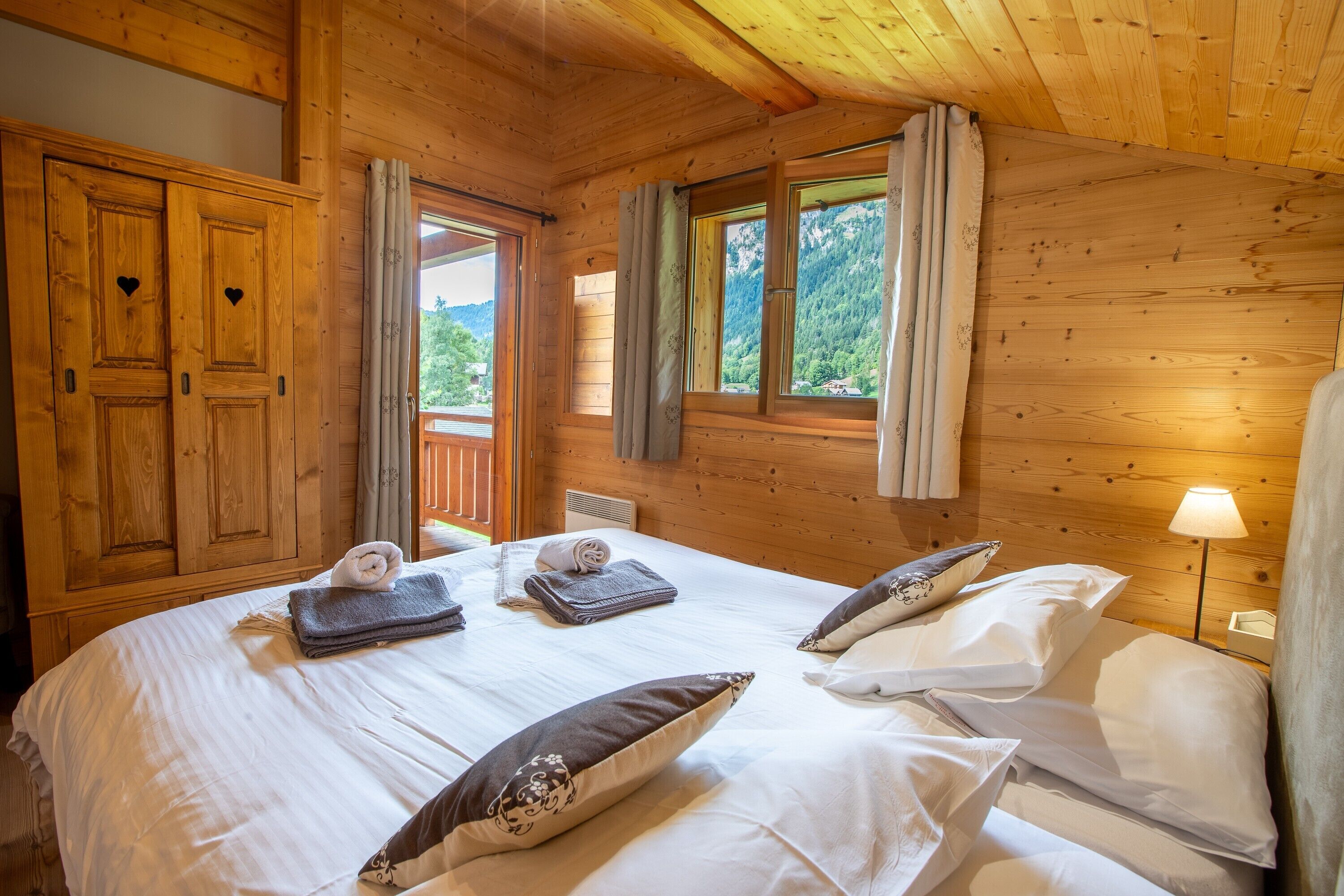 7 chambres, fer et planche à repasser, accès au Wi-Fi (inclus)