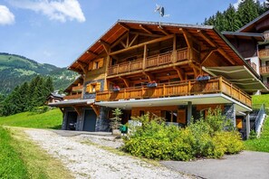 Exterior - Chalet 'Clemalou 14-15 Personnes' with Mountain View, Private Terrace and Wi-Fi (Châtel)