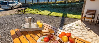 Appartement 'Busgosu' avec vue sur la montagne, terrasse privée et Wi-Fi