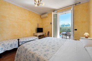 1 bedroom, free WiFi, bed sheets