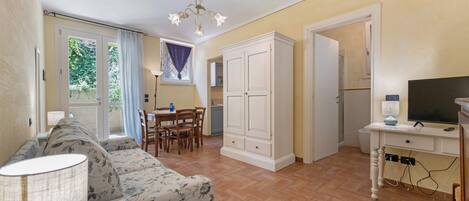 Fernseher, Tischtennisplatte