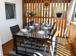 屋外ダイニングエリア