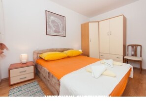 3 bedrooms, iron/ironing board, Internet, bed sheets