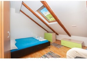 3 bedrooms, iron/ironing board, internet, bed sheets