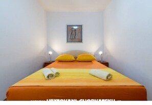 1 bedroom, internet, bed sheets