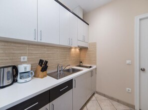 Fridge, microwave, stovetop, cookware/dishes/utensils