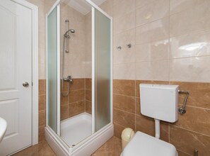 Dusche, Haartrockner, Handtücher