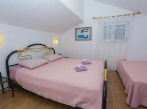 2 quartos, acesso à internet, roupa de cama