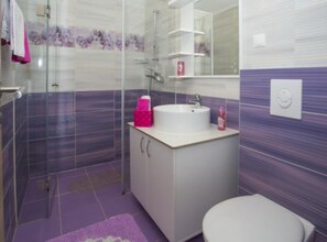 Douche, serviettes fournies