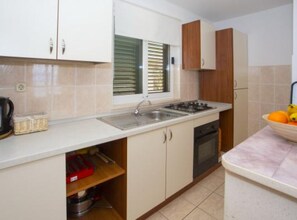 Fridge, oven, stovetop, cookware/dishes/utensils