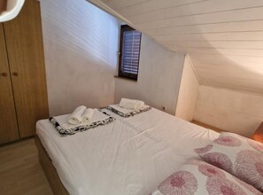 2 bedrooms, WiFi, bed sheets