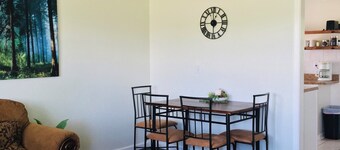 Charming 2-bedroom house in Hutchinson with WiFi and AC