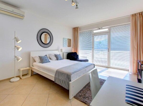 1 bedroom, internet, bed sheets