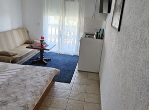 Iron/ironing board, Internet, bed sheets