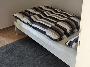 3 slaapkamers, een strijkplank/strijkijzer, internet, beddengoed